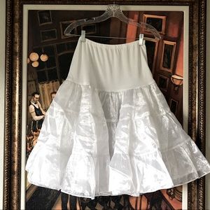 Bernie Dexter white crinoline petttiecoat